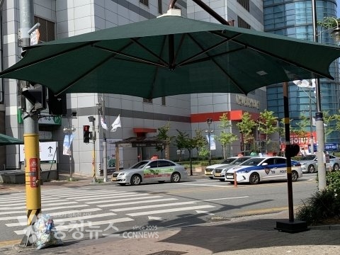 아산 시외버스터미널에 설치된 횡단보도 그늘막 사진