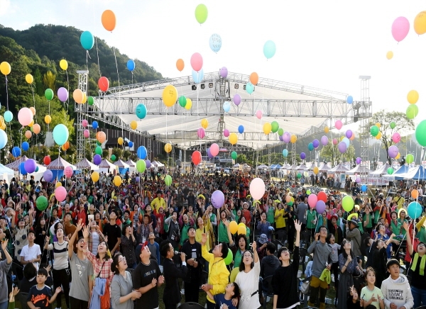 제10회 대전효문화뿌리축제 - 세족식 후 소원풍선 날리기