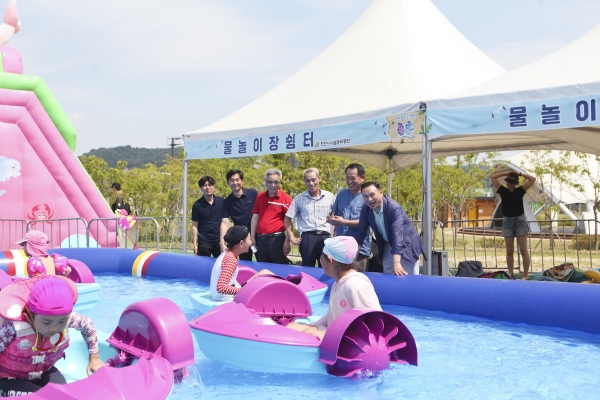 여름철 물놀이현장 시찰에 나선 구본영 시장