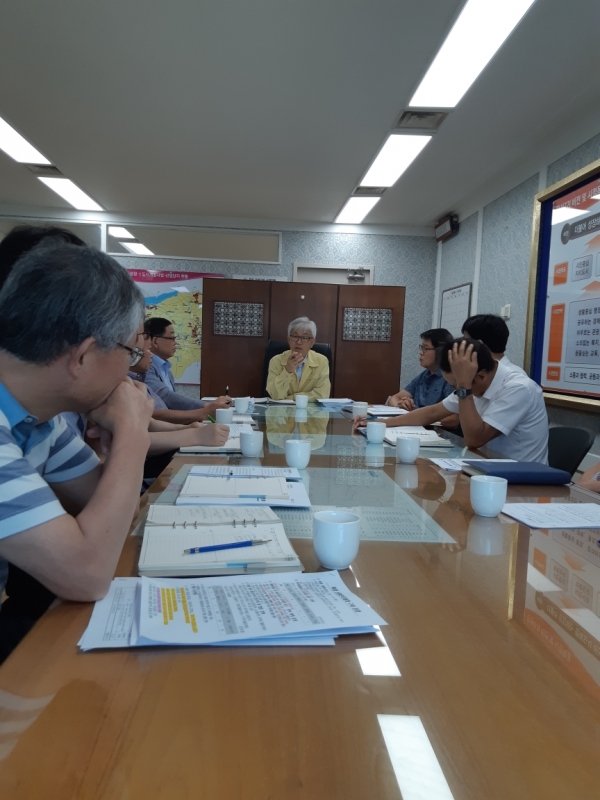 아산시 종이 없는 간부회의 진행 모습