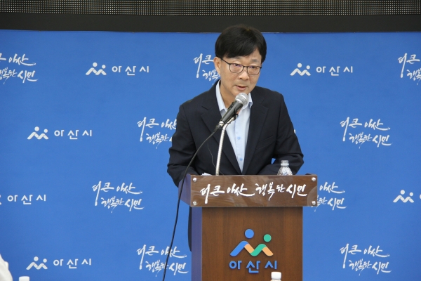 이종택 복지문화국장이 1인 1생활 체육 활성화 방안을 브리핑하고 있다.