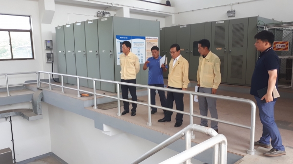 손권배 부시장 태풍 대비 배수장 점검 사진