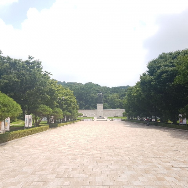 이순신 동상거리 전경