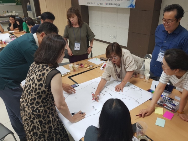 워크숍 1일차 배방읍 청장년 참가자 및 워크숍 진행 사진