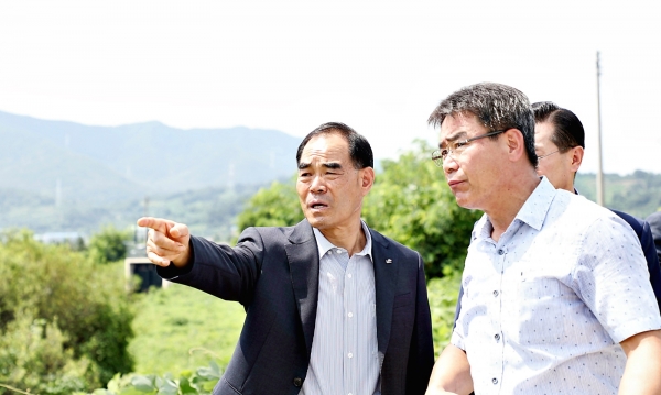 한국농어촌공사 김인식 사장은 9일 경북 지역현장에 방문해 용수공급과 시설물안전관리현황을 집중점검했다