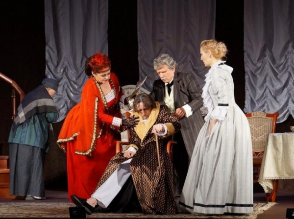 국제 연극 공연의 한 장면