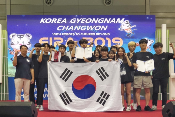 제24회 FIRA RoboWorldCup & Summit 2019에서 은2, 동3을 수상한 상명대 학생들