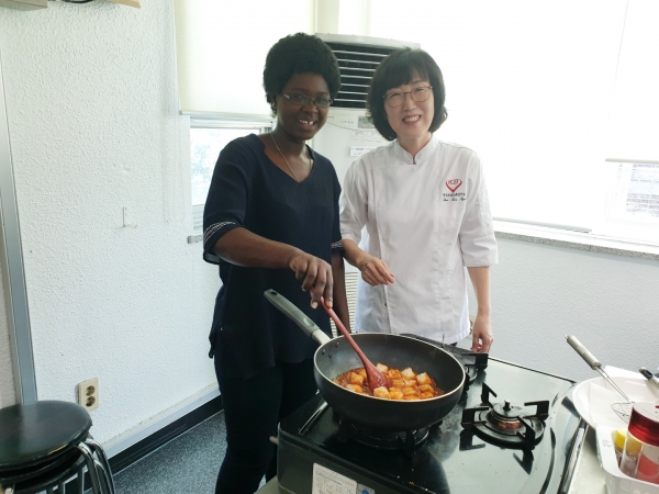 짐바브웨 파견 공무원 한식 요리 도전