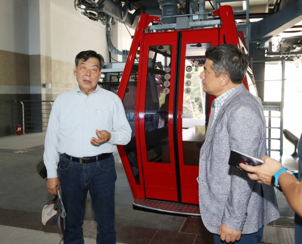 여수 해상케이블카 운영현장을 찾은 가세로 군수 모습.