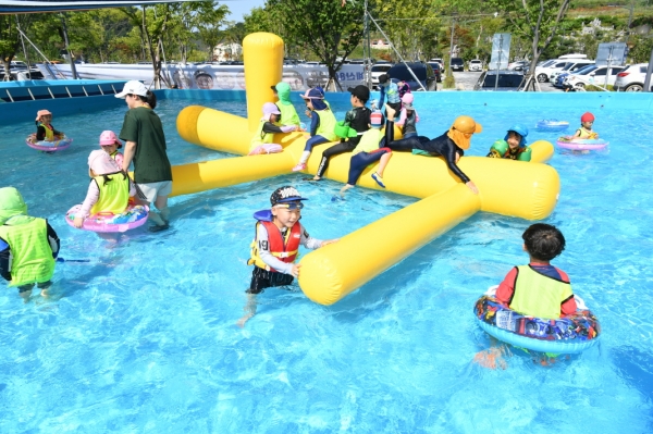 천백년광장 물놀이장