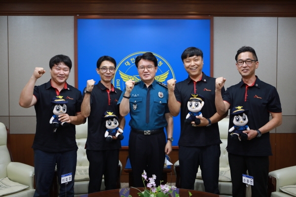 (시민경찰)좌측부터 김표 이호경 황운하청장 손홍연 윤석화.