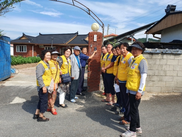 금산 남일면·적십자봉사회, 국가유공자 명패 달아드리기