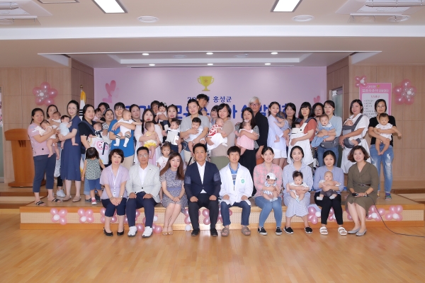 건강한 모유수유아 선발대회기념 단체사진