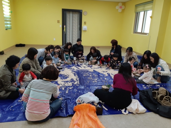 열린 어린이집 부모참여 수업 장면