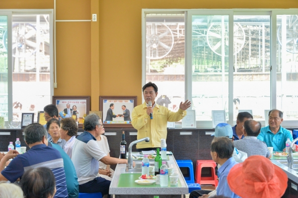 . 박정현 군수 임천면 성동목장 방문