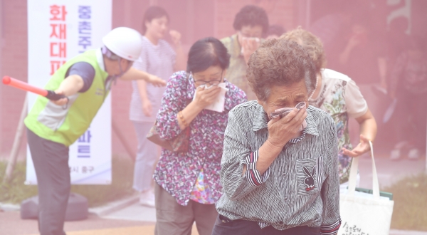 민방위의 날 화재대피 훈련 진행 모습