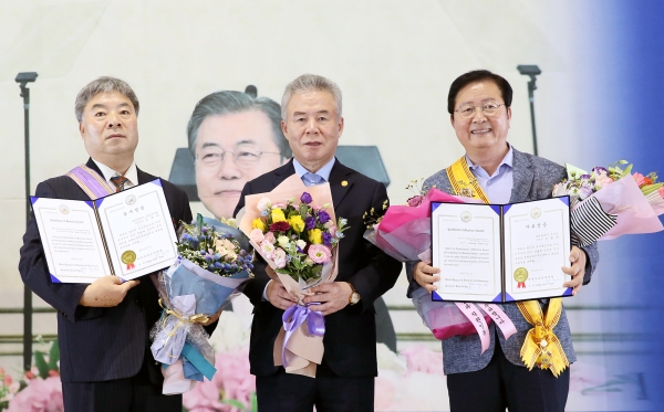 장종태 서구청장, 세계자유민주연맹 ‘자유장’ 수상