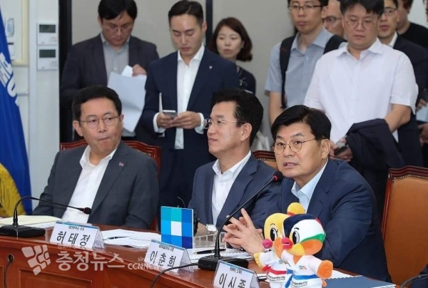 이춘희 세종시장 (우) / 충청뉴스 최형순 기자