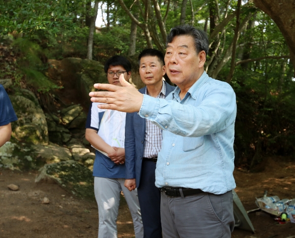 태안3대대 이전 관련 주변 현장을 방문한 가세로 군수 모습.