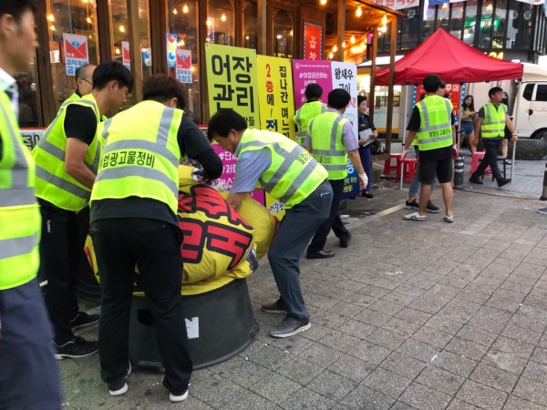 불법 유동광고물 합동단속