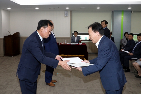 9. 1.자 교육공무원 임명장 전수(수여)식 개최