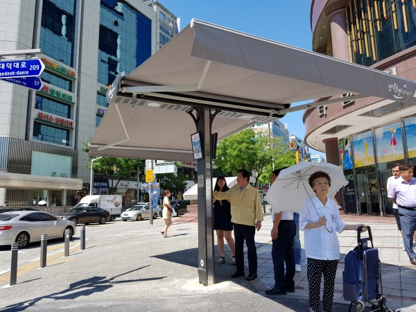 ​ ‘스마트 그늘막’을 갤러리아 타임월드 교차로(은하수 네거리)에 대전 지역 최초로 시범 설치