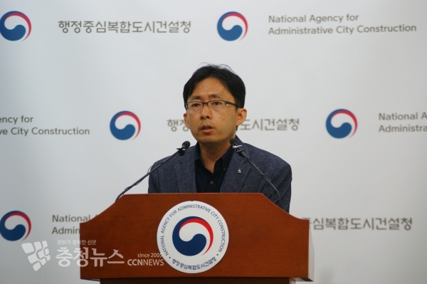 설명하는 홍순민 기반시설국 광역도로과장​