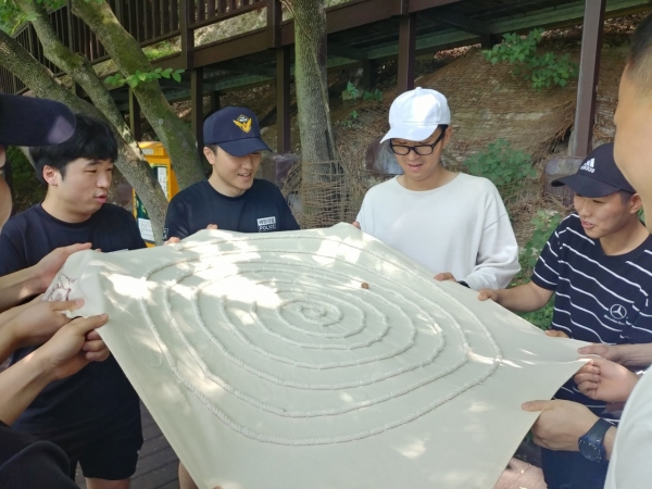 해양경찰을 대상으로 한 '포레스트 GO' 산림치유 프로그램.