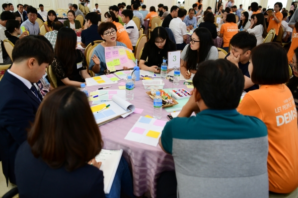 청년정책 원탁회의 개최 모습