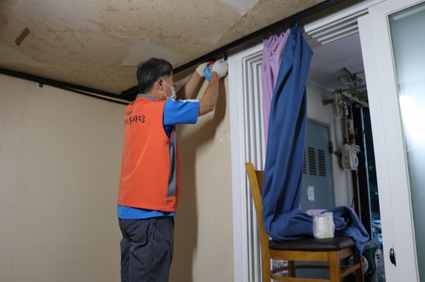 한국타이어앤테크놀로지(주) 대전공장 동그라미봉사단, 고령 국가유공자 노후주택 무료 개보수 지원 사업 실시