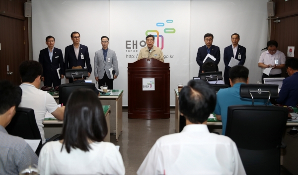 충남교직원 휴양시설 유치 위한 가세로 군수 브리핑 모습