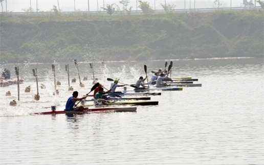 지난 4월 치러진 백마강배 카누대회 장면