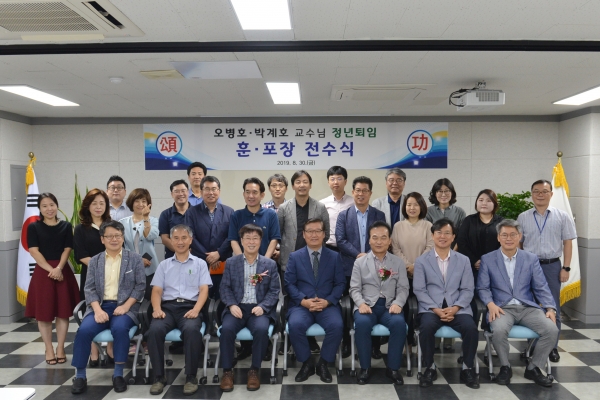 (중앙 김태봉 총장/중앙죄측 오병호 교수/중앙우측 박계호 교수)