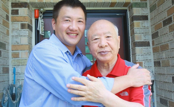 제24호 당찬사람들 황한솔 대표(왼쪽)와 부친 황기현 씨