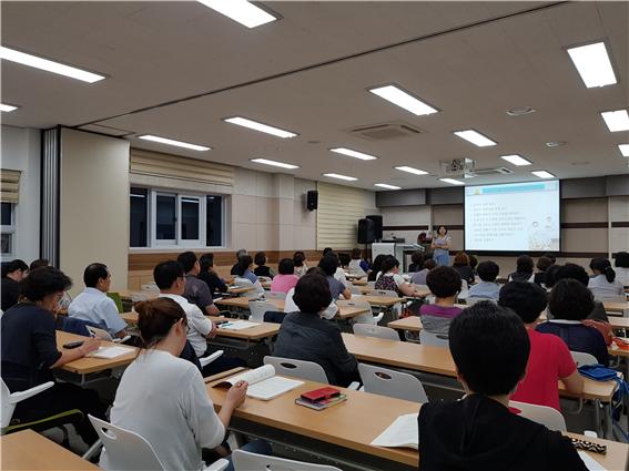 부여군 평생학습관 교육 장면(치매예방교육).