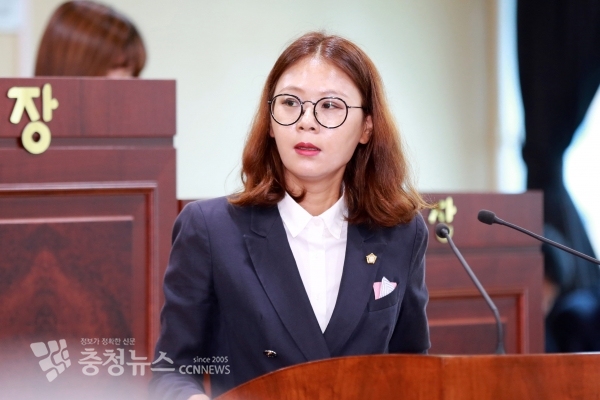 5분 발언하는 김미영 아산시의회 의원 / 충청뉴스 최형순 기자
