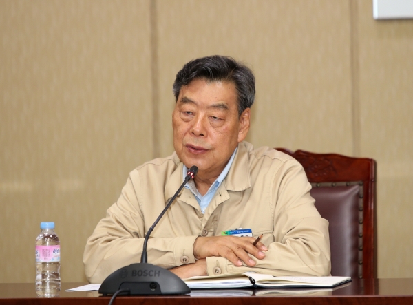 4일 오전 태안군청 소회의실에서 진행된 태풍 긴급대책회의 모습.