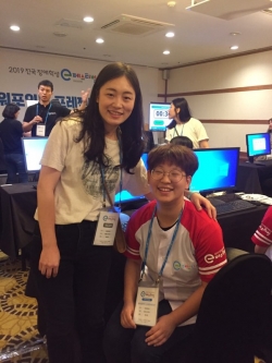 프리젠테이션 종목에서 1위를 차지한 세종누리학교 황석희 학생과 윤세련 지도교사