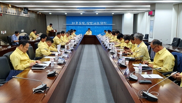 이건호 부시장 주재 태풍 북상 대비 회의 진행 모습