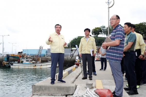 김동일 보령시장, 태풍 링링 북상에 따른 현장 점검 모습 (오천항)