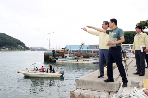 김동일 보령시장, 태풍 링링 북상에 따른 현장 점검 모습 (오천항)