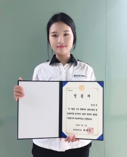 실습 중에 구조대원들과 함께 심정지 환자 소생을 도와 하트세이버를 수여받은 건양대 응급구조학과 김민지 씨