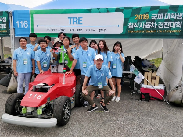 상명대 자율주행자동차동아리 TRE(Thirteen Robot Engineers)팀, (사진 왼쪽 지도교수 강태구교수)