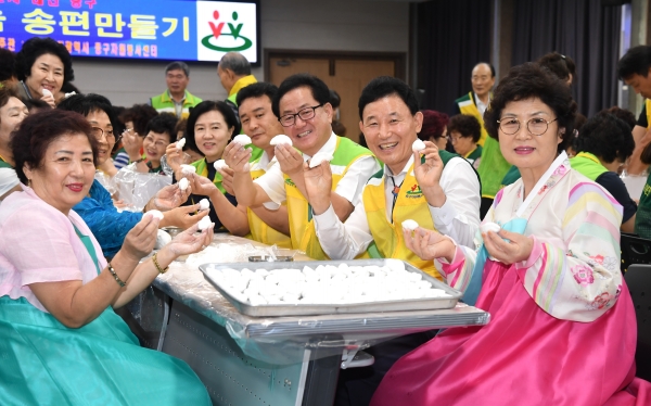 이웃나눔 송편만들기 행사 진행 모습