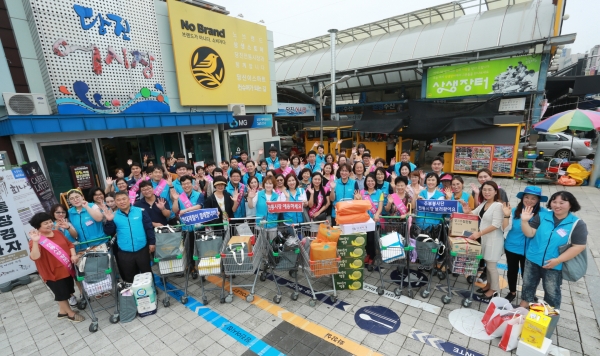 현대제철, 추석맞이 ‘재래시장 활성화 캠페인’실시 후 단체사진