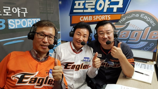 야구장에서 축제 홍보에 나선 박용갑 청장