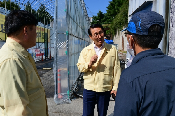 이용록부군수 ASF 방역현장 점검 모습