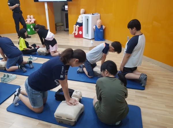 대전둔산초 2019년 어린이 재난안전훈련 (심폐소생술 모습)