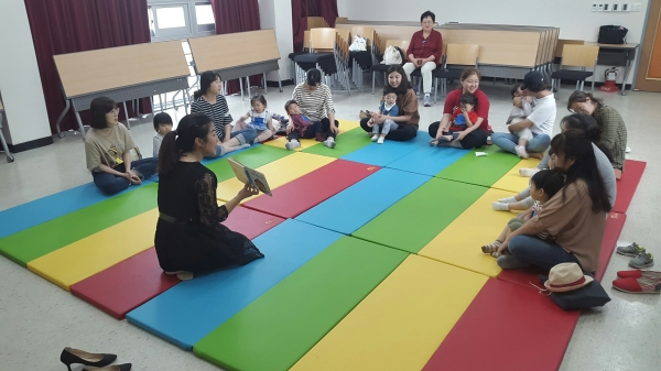 지난해 북스타트 책놀이 프로그램 운영 모습