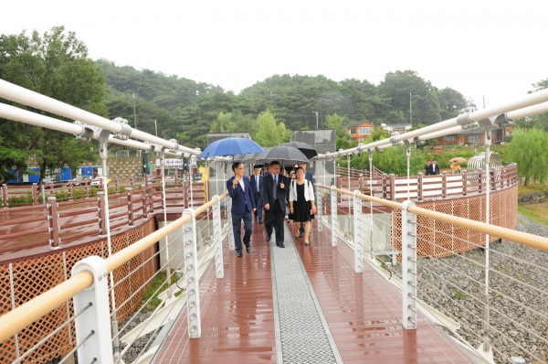 지난 9일 예당호 출렁다리를 방문한 지린성 농업대표단